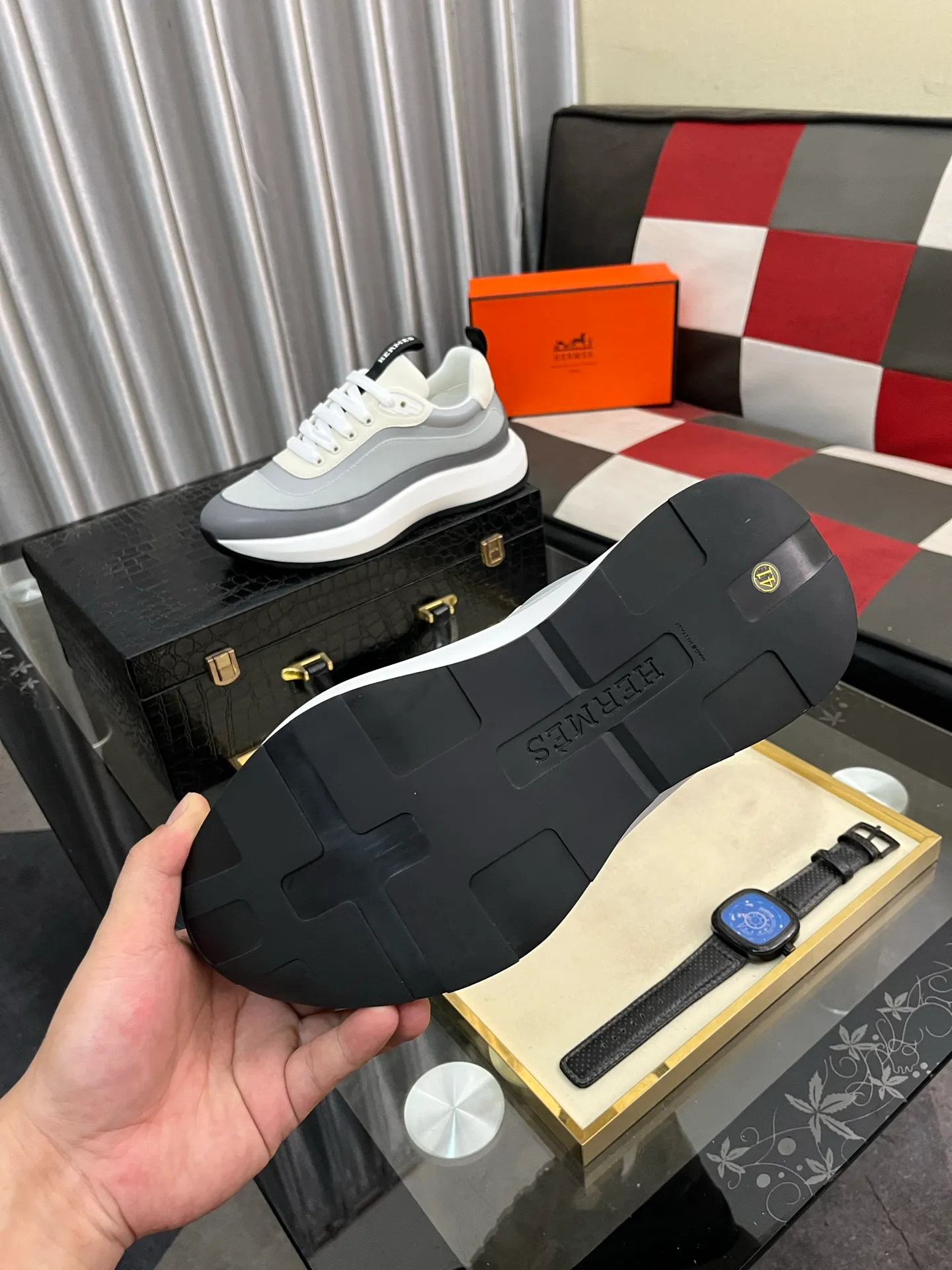 Men's shoes 💰458⌚️⌚️[hermes] Hermès men's fashionable sports shoes, carefully built as an international brand. This casual shoe combines high-quality fabrics and exquisite craftsmanship. It integrates simple and unique design style to interpret the brand's luxurious beauty in a low-key manner. The upper is made of original fabric with a first layer of suede. The layered design has distinct lines on the upper and a lightweight rubber outsole. Light luxury style, the details exude a dynamic masculine atmosphere, elegant and mainstream, size: 38-442️⃣colors available